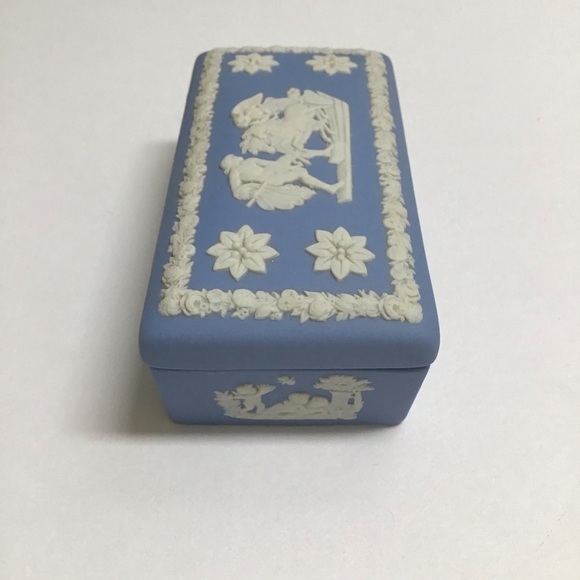 Wedgwood England 1970’s Pale Blue Rectangle Lid Box Ulysses & Chariot Pill Match - Picture 6 of 11